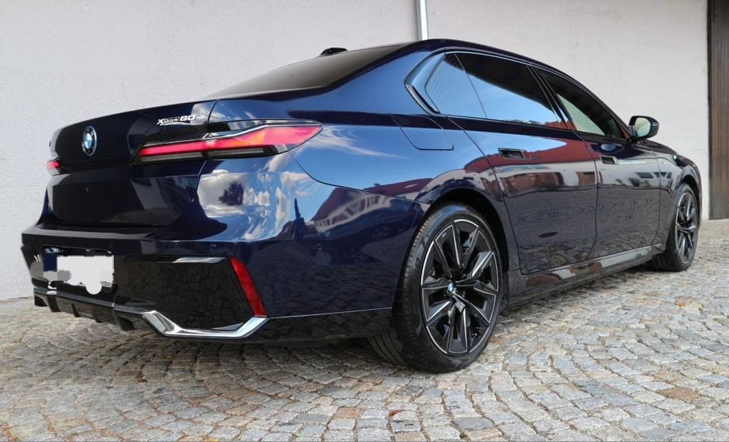 BMW  i7 2023 şəkil 4