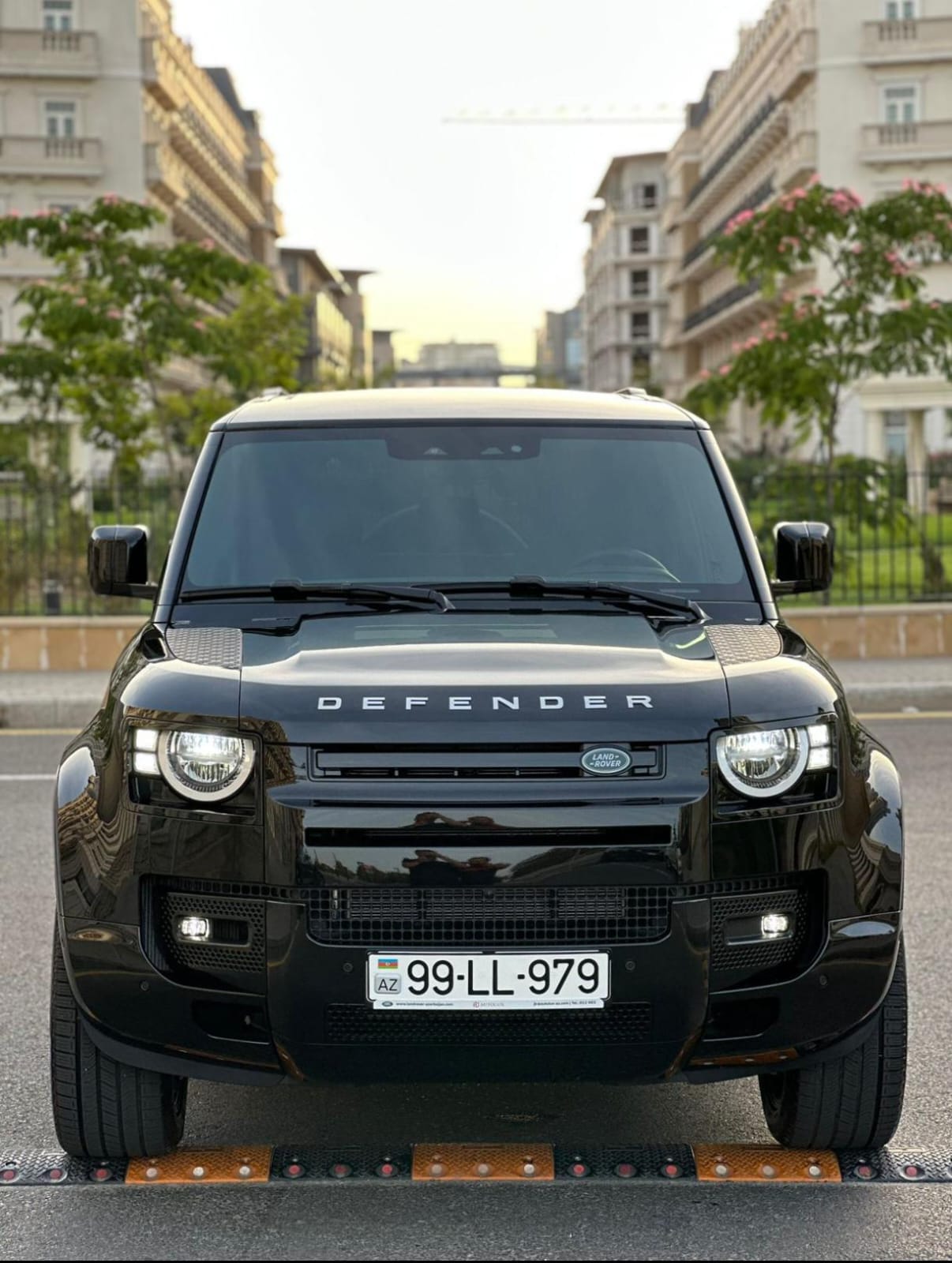 Land Rover  Defender 2023 şəkil 1