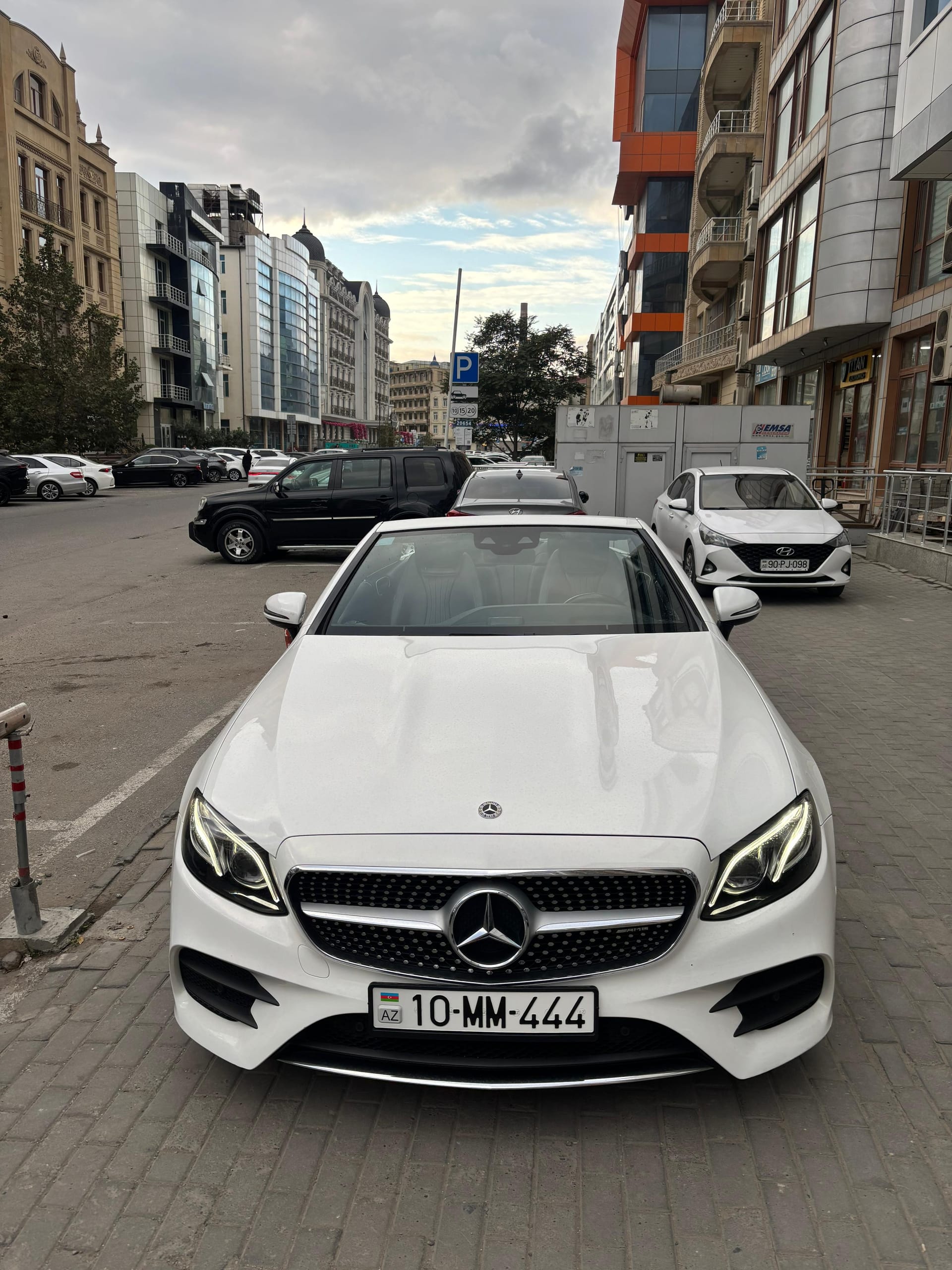 Mercedes E220 Cabrio 2019 - Image 1 of 8. Click to zoom or open fullscreen.