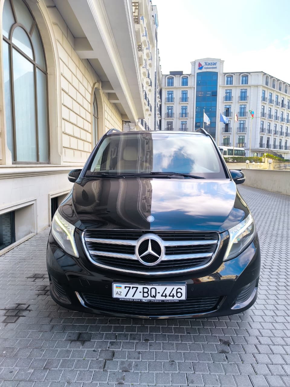 Mercedes V 250 2015 - Image 1 of 6. Click to zoom or open fullscreen.
